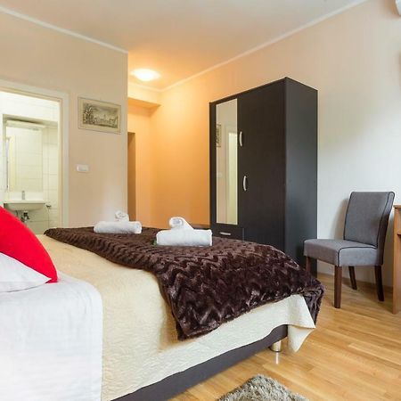 Golden Split Rooms Exterior photo