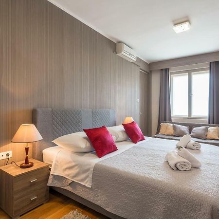 Golden Split Rooms Exterior photo